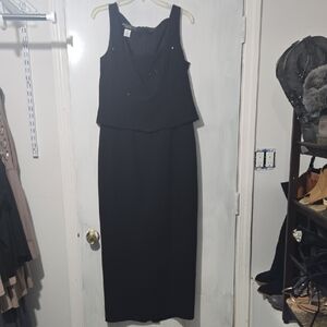 Jones New York Black Tiered Sheath Maxi Dress